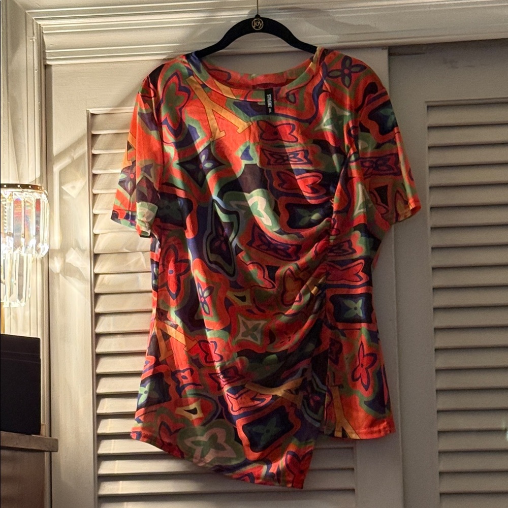 NWOT - STYLEWE Multicolor Abstract Tunic Top